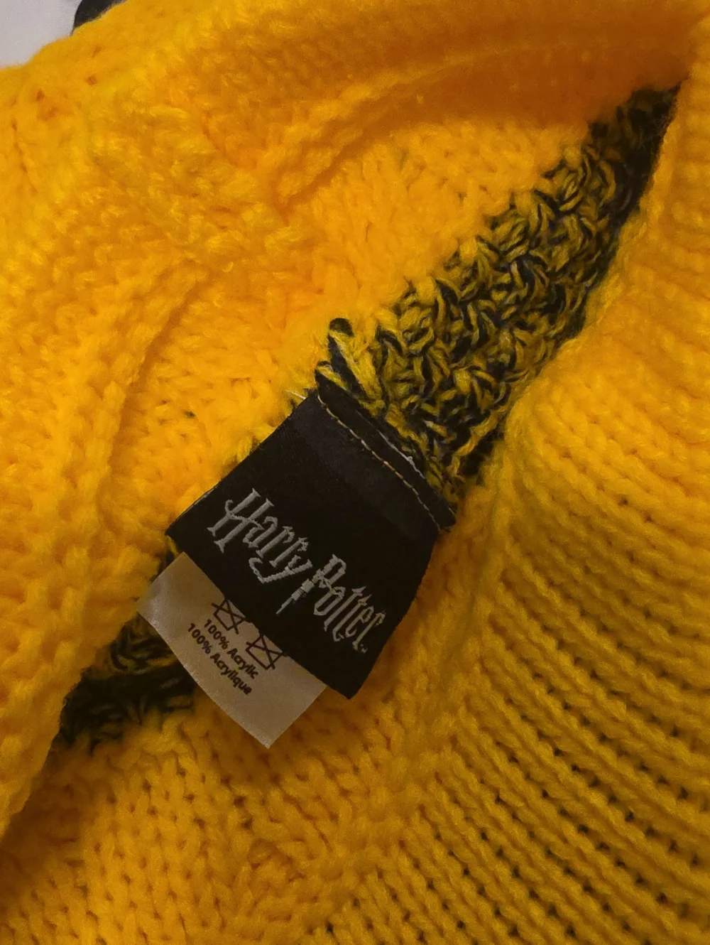 Harry Potter Yellow Knit Kids Visor Beanie with Crest - Brand New